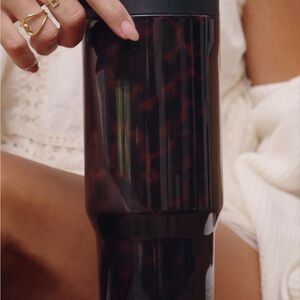 BNIB Hydrojug Tortoise 32 oz sport